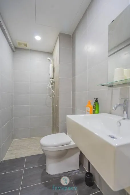 Cozy 3 Bedrooms - 2 Parkings - Jalan Ampang For 7 Kuala Lumpur 0*,  Malaysia